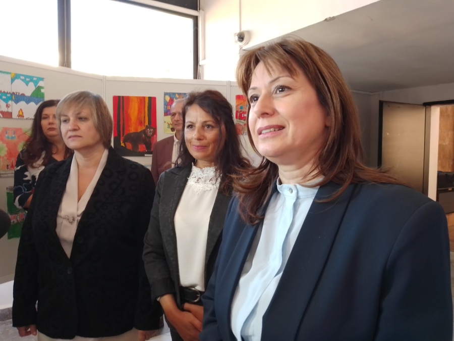 Велислава Делчева и Весела Караиванова от Дупница: Пенсиите няма да се обезценят с еврото