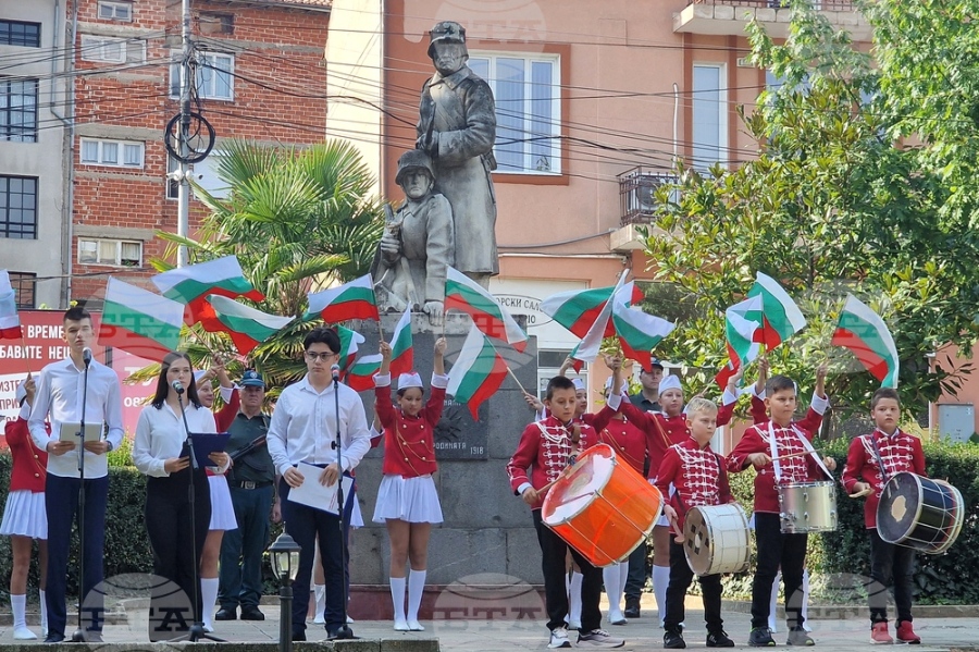 С рецитали и поднасяне на цветя и венци Петрич и Сандански ще отбележат Денят на независимостта