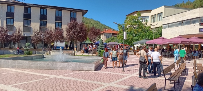 С изложба, концерти, народни пехливански борби и празнична заря Белица отбеляза празника на града