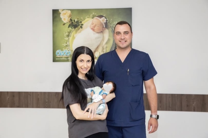 Лекари от ”Майчин дом” спасиха родилка от Дупница и бебето ѝ при критична операция