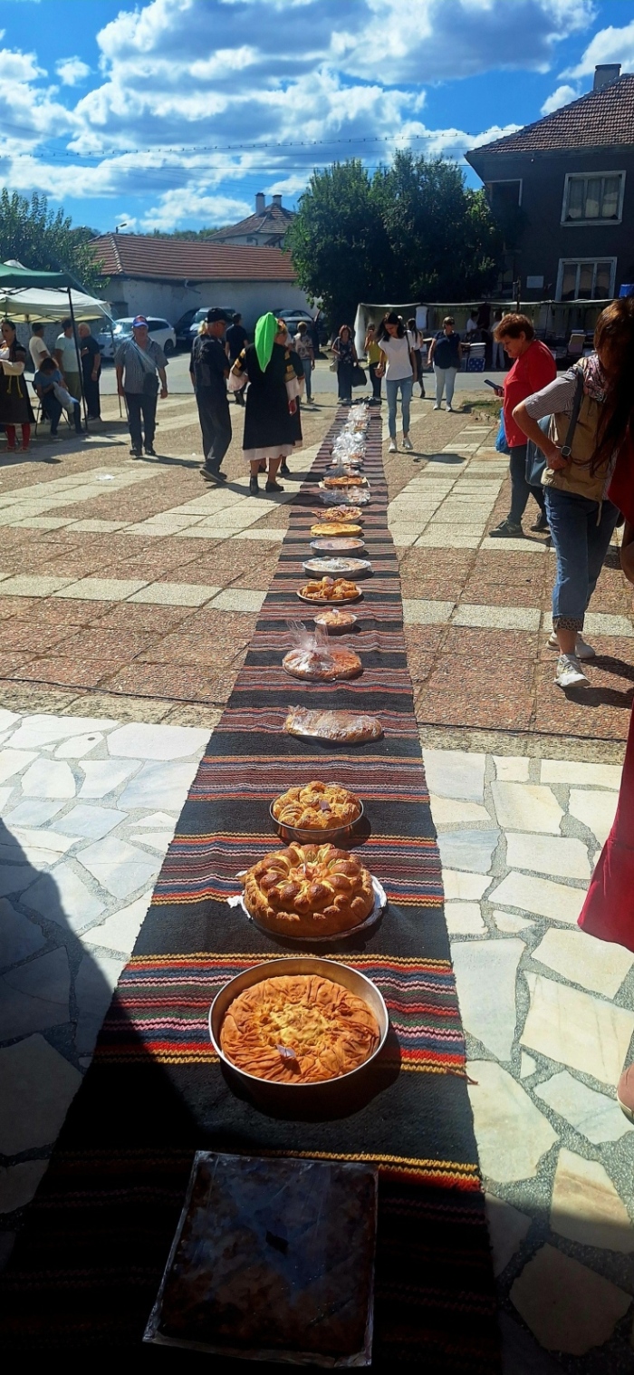 Аромат на зелници и билки изпълни Шишковци