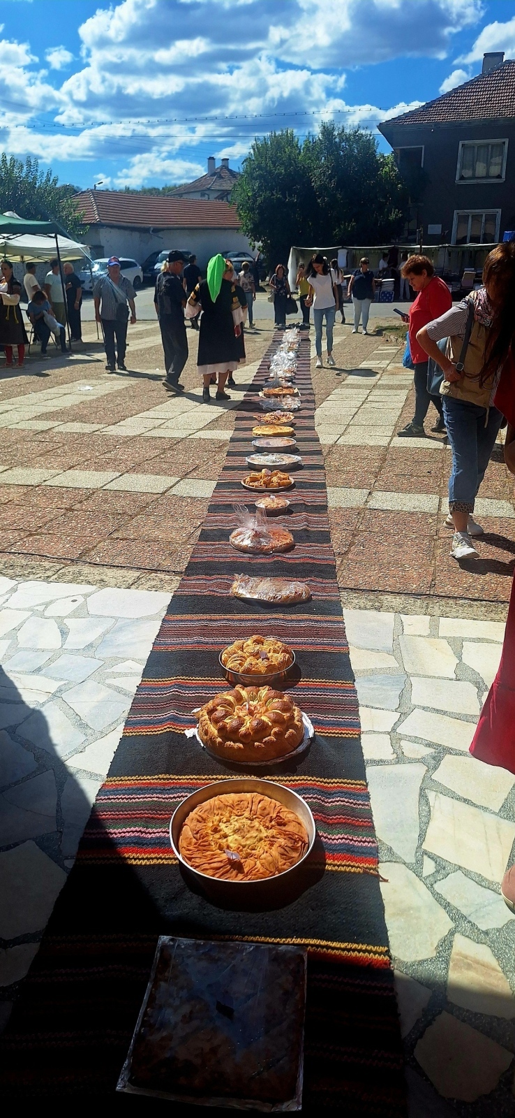 Аромат на зелници и билки изпълни Шишковци