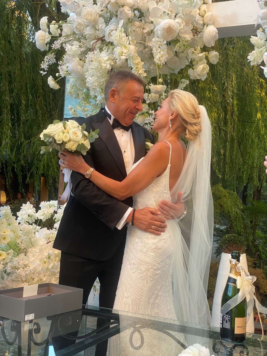 Горчиво! Бившият кмет на Благоевград Атанас Камбитов вдигна стилна сватба