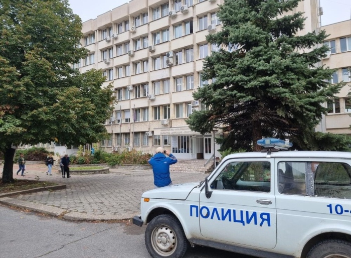 Малолетно момиче в психотично състояние избяга от социална институция в Кюстендил, полицията го откри