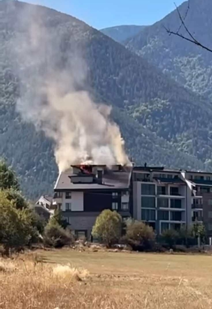 Пожар в кооперация в Банско, изпратени са три екипа на пожарната