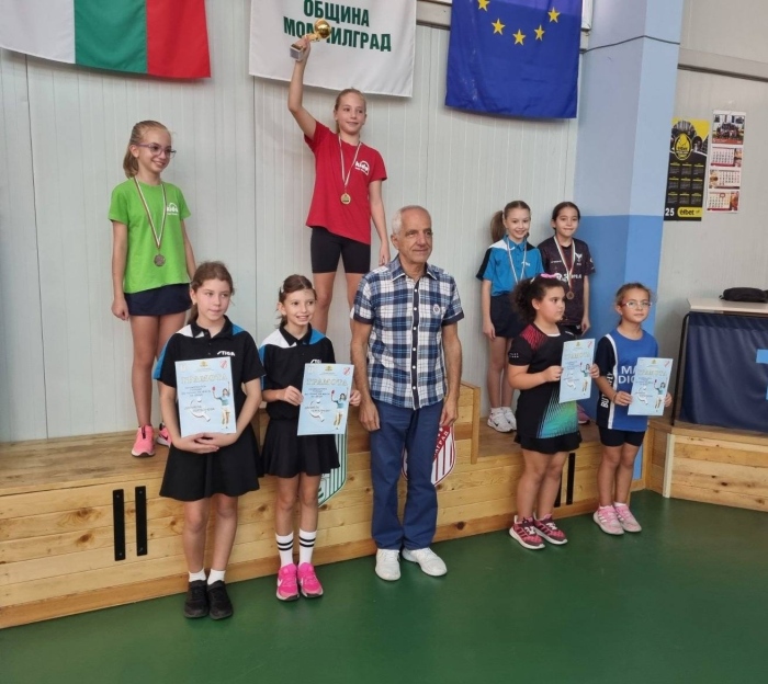 Тенисисти на маса от  \