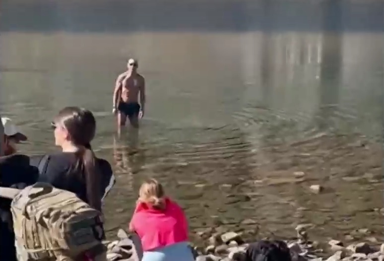 Издирват турист, плувал в едно от Седем рилски езера