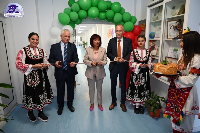 Министър Вълчев откри STEM център за 252 000 лв. в Благоевград