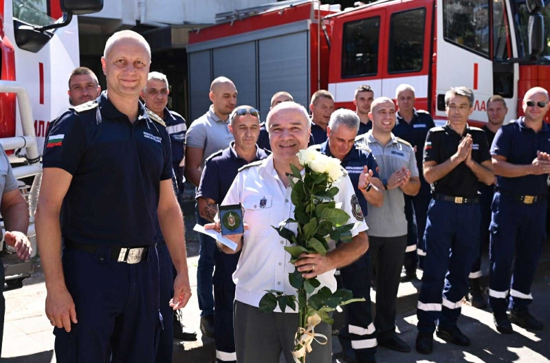 Шефът на пожарната в Рила гл. инспектор Стефан Тахтаджийски се пенсионира: За нас беше чест!
