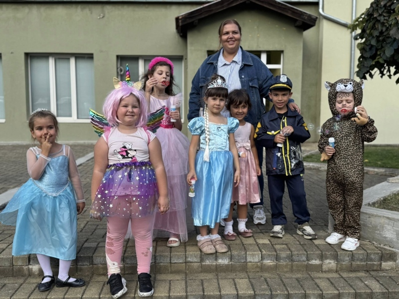 Карнавал! Приказни герои и принцеси дефилираха в Костенец
