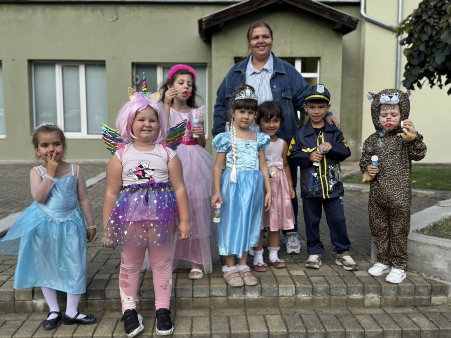 Карнавал! Приказни герои и принцеси дефилираха в Костенец