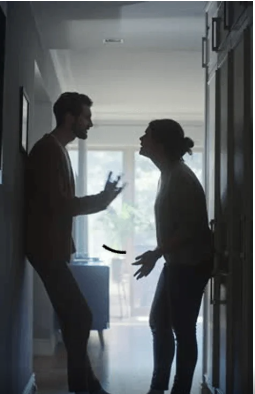 Собственик на шивашка фабрика в Перник удари бившата си приятелка в спор за имущество