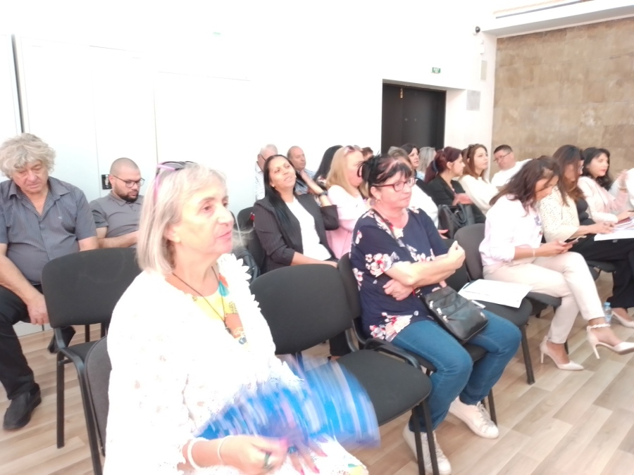 7 дупнишки читалища искат средства от МТСП за дигитални клубове