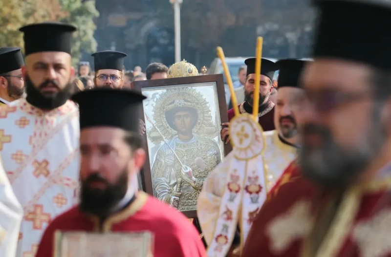 Цяла нощ Благоевград се моли пред чудотворната икона на св. Георги от Атон, светинята заминава за Костенец