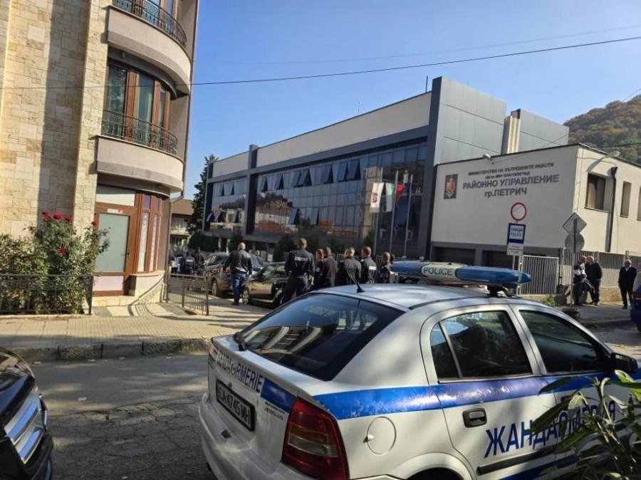 Арестуваха двама полицаи от Районното управление в Петрич за отглеждане на канабис