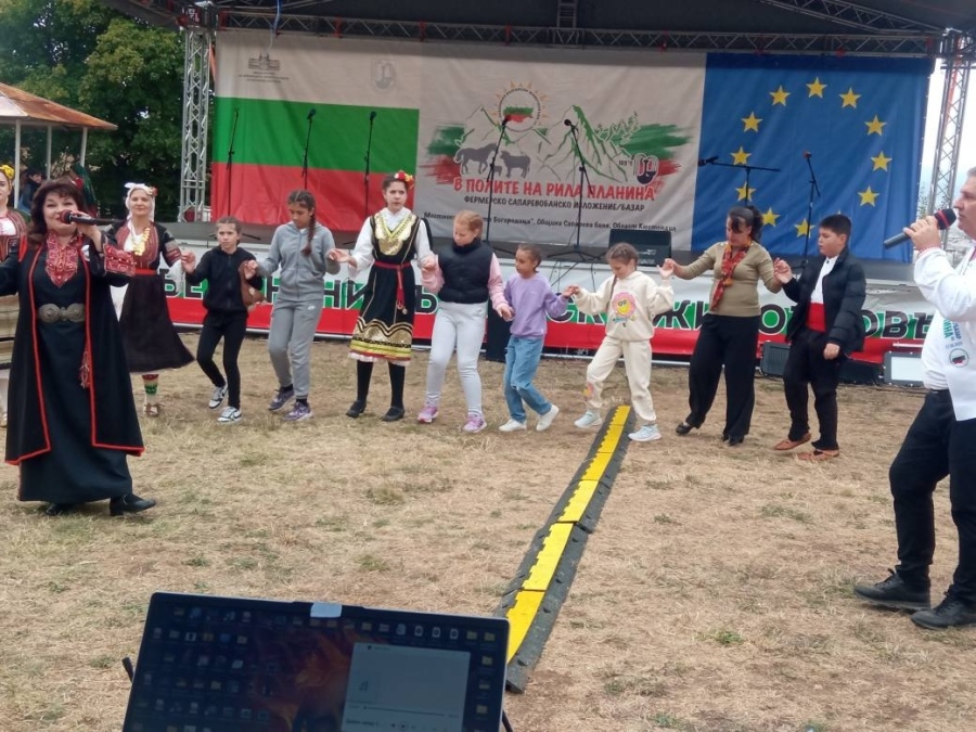 Отличиха с грамоти и ленти изявени гости и участници на Фермерско изложение в Сапарева баня