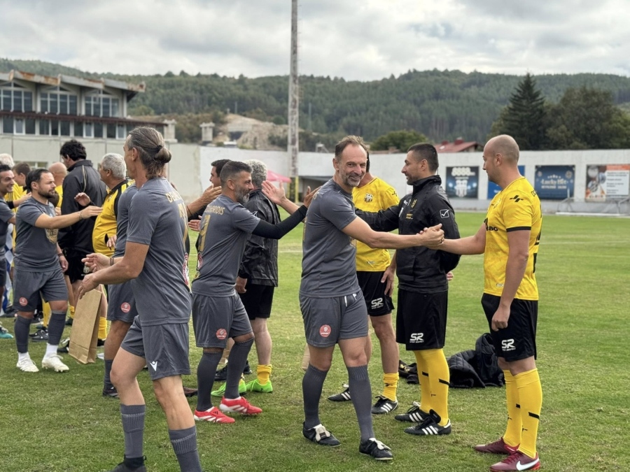 С кмет съсед на вратата ОФК Костенец посрещна гръцки легенди