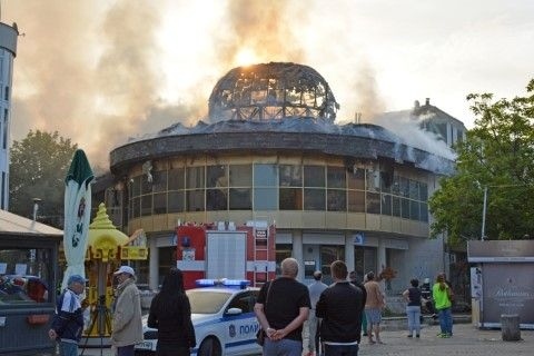 4,6 години затвор и над 100  000 лв. обезщетение за дупничанина Орлин Соколов, подпалил Купола в Благоевград