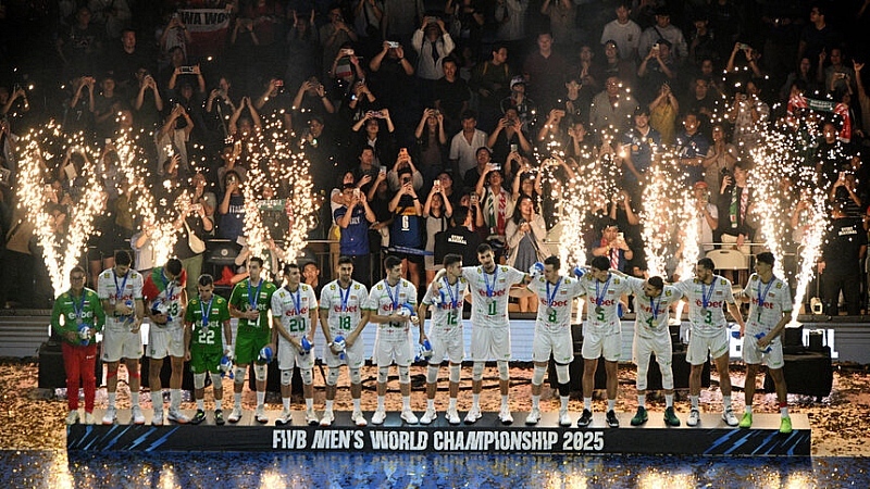 Правителственият самолет прибира волейболистите ни от Истанбул, чака ги цяла България