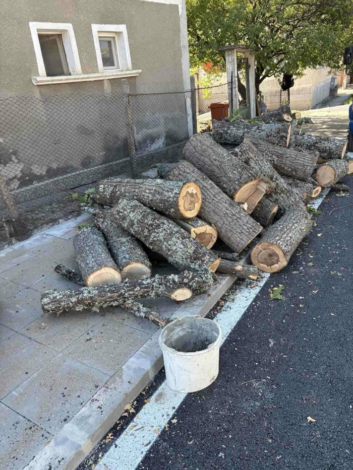 Път към махала в Земен още не е завършен, а вече е повреден