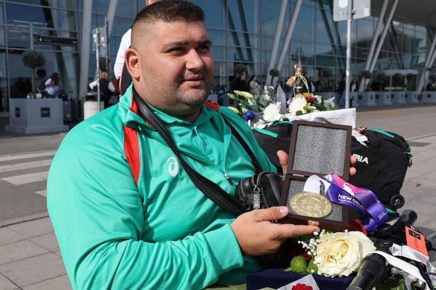 Още един шампион на родна земя: Златният Ружди Ружди се прибра в България