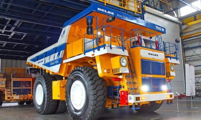 Гигантът БЕЛАЗ вече и с двугоривно задвижване