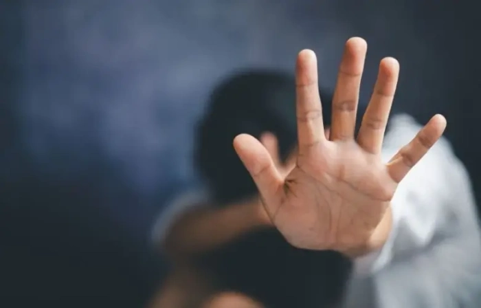 Арестуваха мъж от Перник, пребил 15-годишния си син