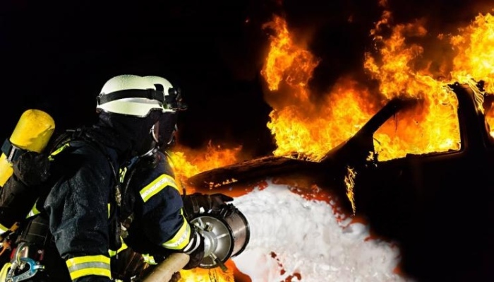 Огнен ад край Кюстендил! Изгоряха коли, каравана, мотоциклет и хале