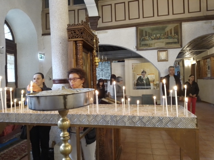 Иконки на св. Богородица и постни пакетчета раздадоха на вярващите в Дупница