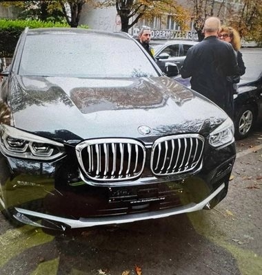 Свалиха номерата на БМВ-то на жената на жената на Бойко Рашков