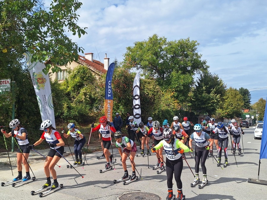 Силен старт и спортен дух на Международното състезание по ролкови ски в Сапарева баня