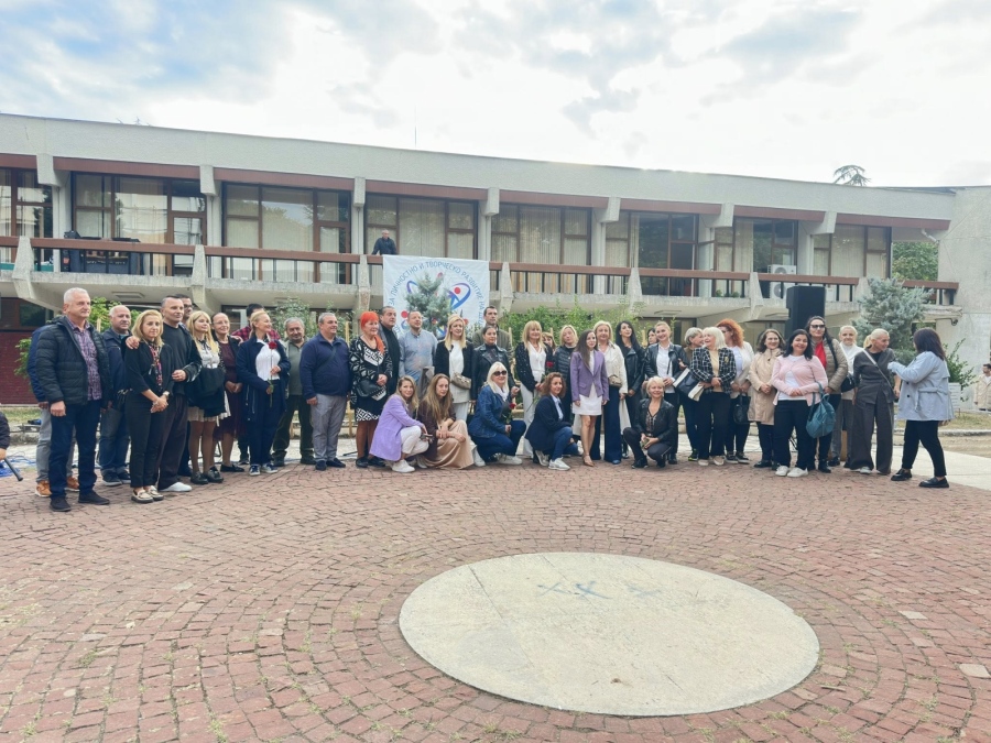 Финалист от „Гласът на България“ стана преподавател в Благоевград, отец Петър благослови творческия сезон