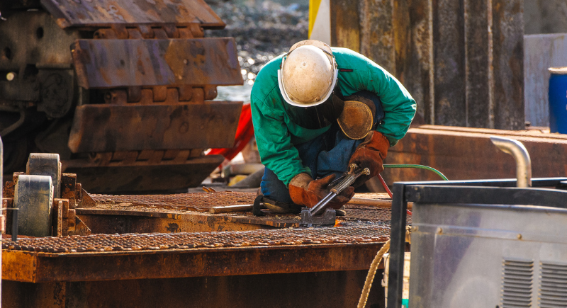 Мъж си сряза пръстите на ръката в дървообработващ цех в  село Левуново