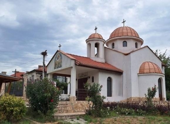 Осветха новоизграденият параклис \