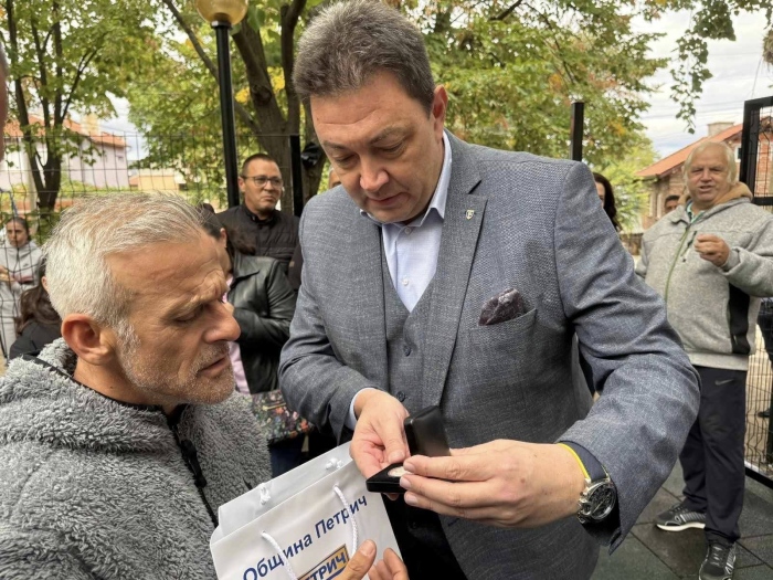 Легендарният Йордан Йовчев откри нова спортна площадка в Петрич