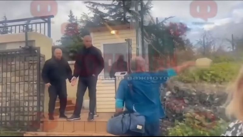 Само за гости на хотела: Охранители не пускали  спешни медици да стигнат до линейката си в Елените