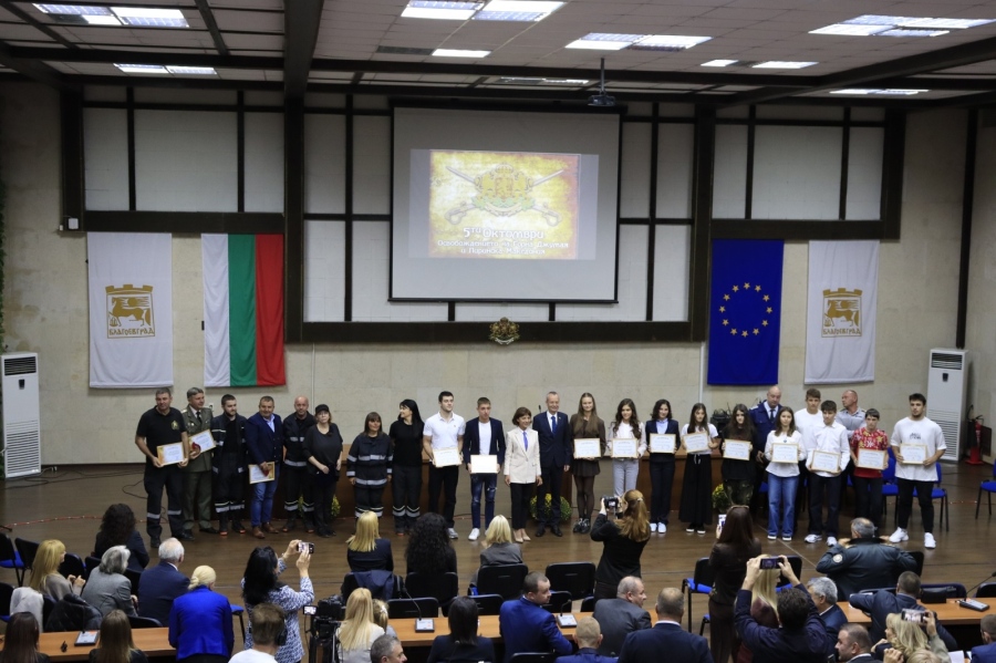 Благоевград отличи герои от борбата с пожарите и изявени млади таланти