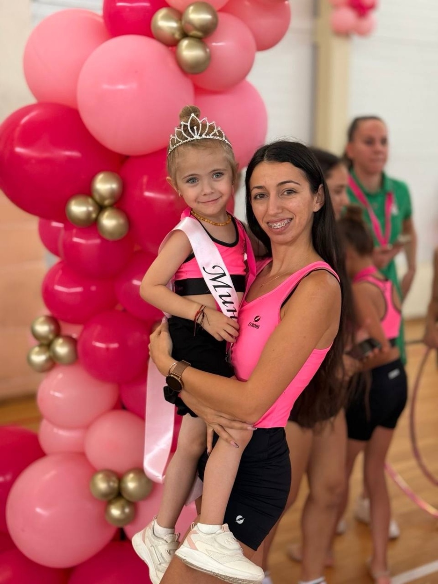 Симитли се гордее! 3-годишната грация Антония Павлова спечели първия си медал и титлата „Мини Мис“