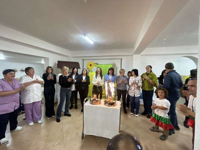 С торта, песни и хора: Двоен рожден ден развълнува Долно Драглище