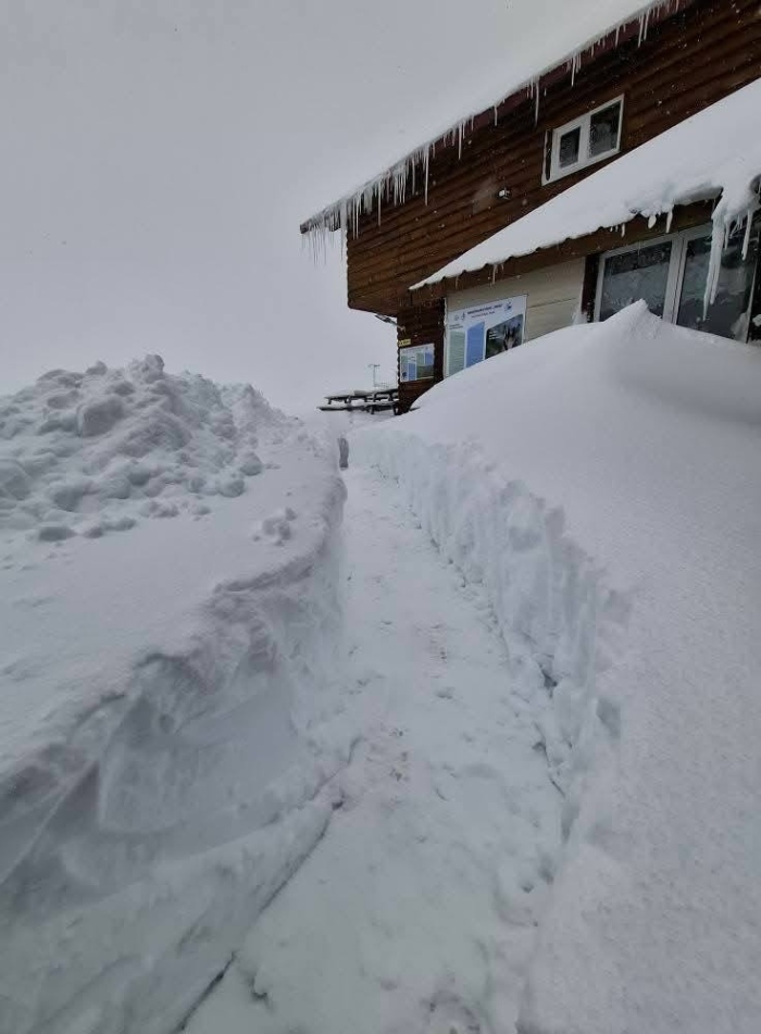 Близо половин метър сняг натрупа на връх Мусала