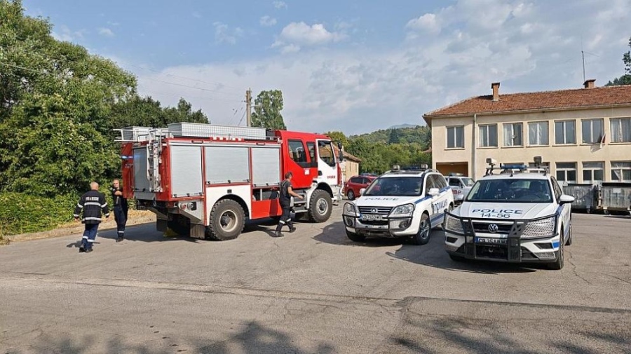 Удължиха бедственото положение в община Трън с 30 дни, осем села са без ток