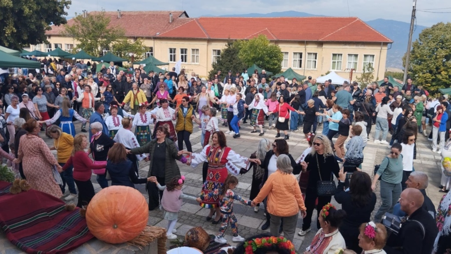 Да си оближеш пръстите! Кюфтета от кестени вървяха като топъл хляб в Коларово