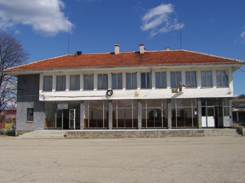 Избират строители на детски площадки в Самоковско