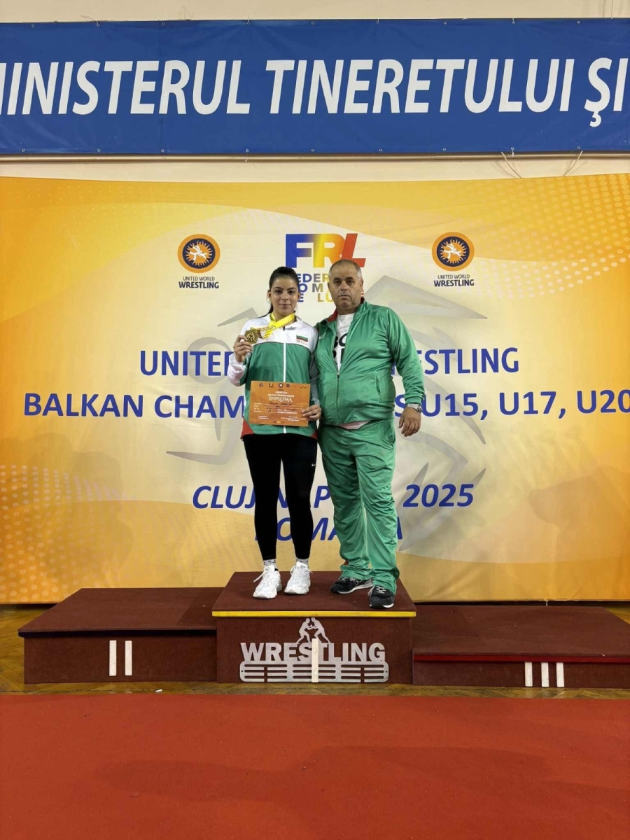 Браво! Наталия Тасева от Самоков тържествува като шампионка по борба на Балканите