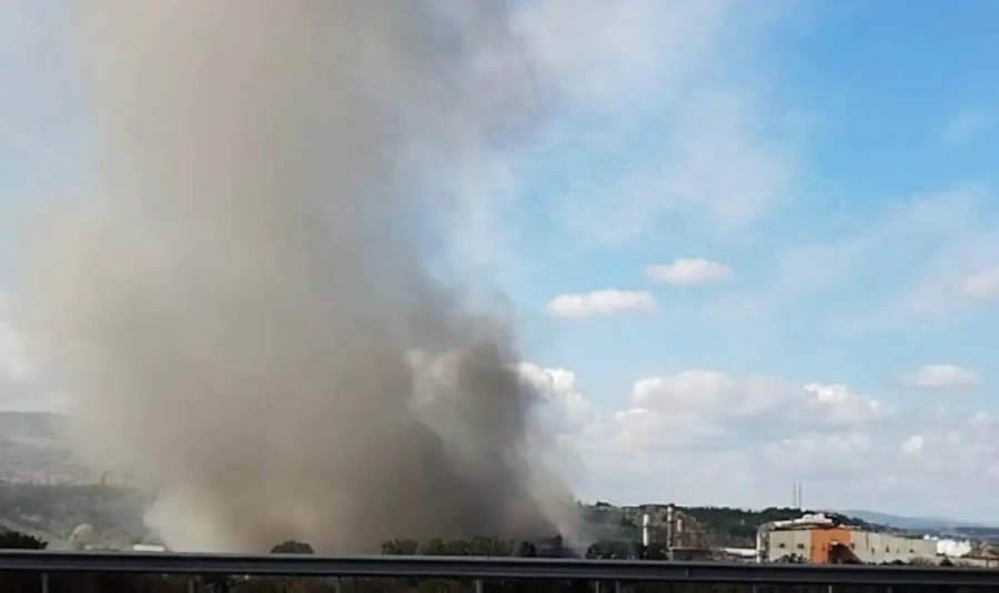 Още гасят пожара в “Стомана“ Перник