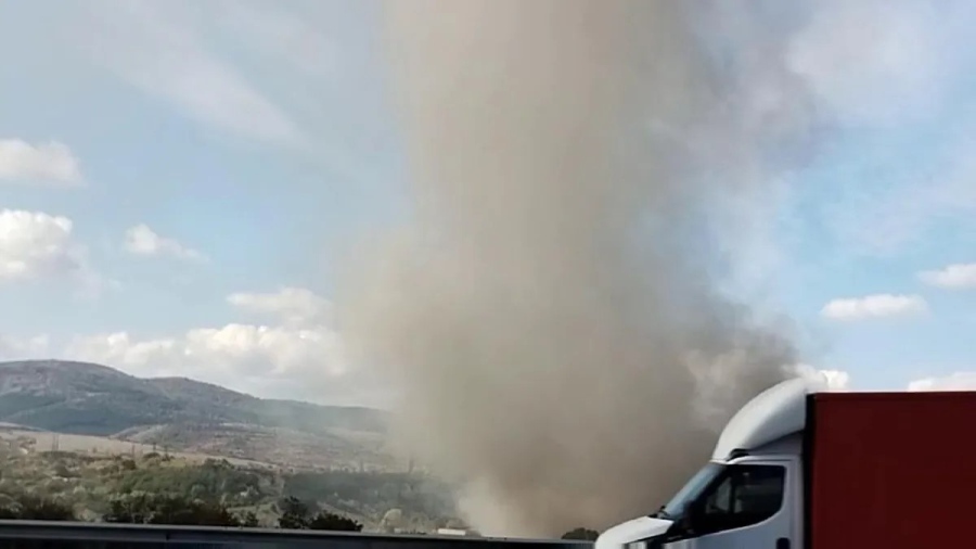 РИОСВ: Няма превишение на нормите за въздуха в Перник след пожара в „Стомана Индъстри“