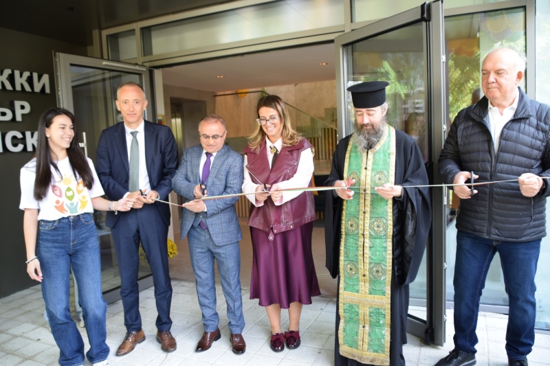 Министърът на образованието откри Младежки център за 1,8 млн. лв. в Сандански