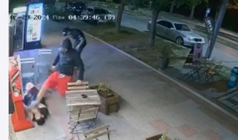 8 години затвор за младежа, който преби до смърт случайна жена пред кафене в Перник