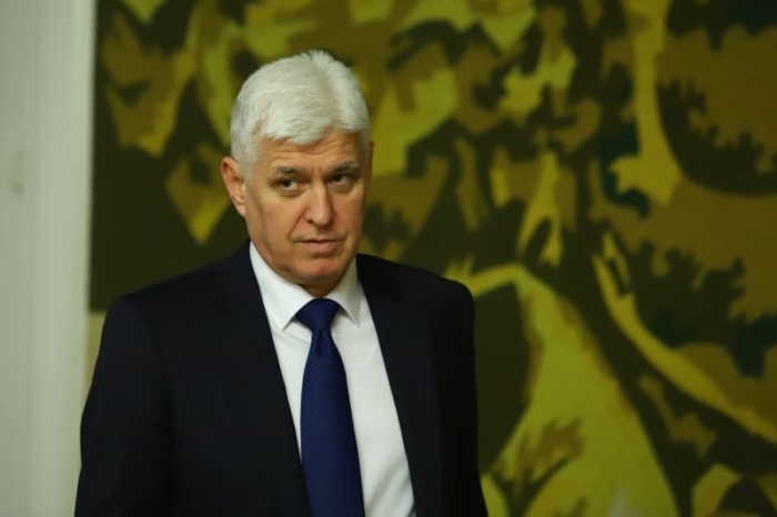 Румен Радев ще посрещне унгарския си колега със собствената си кола