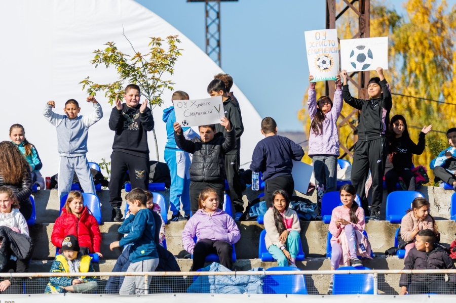 ОУ „Хр. Смирненски“ и СУ „Св. Св. Кирил и Методий“ – големите победители на футболен турнир в Радомир